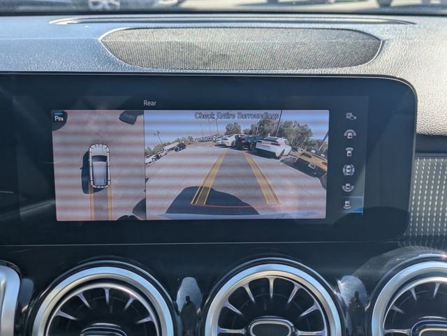 Used 2022 Mercedes-Benz GLB 250 w/ Premium Package Lite image 23