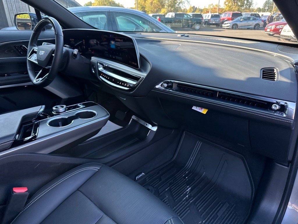 Used 2024 Cadillac Lyriq Luxury image 37