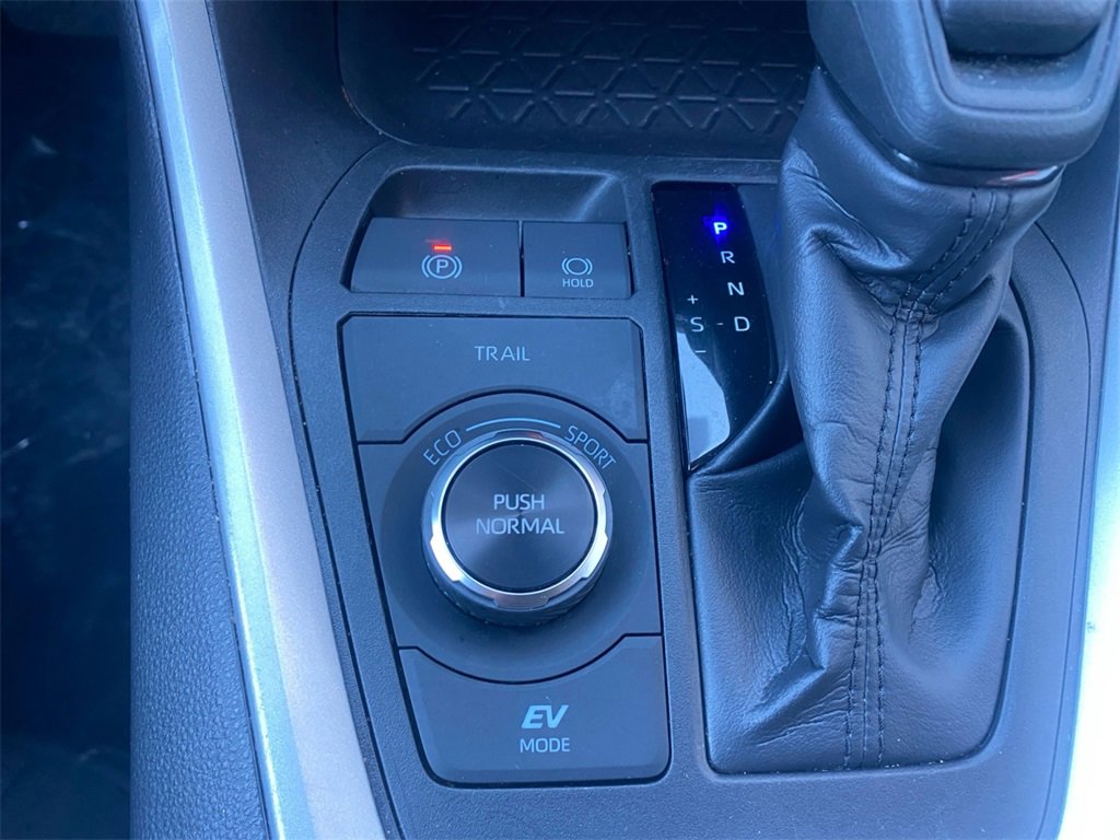 Used 2025 Toyota RAV4 XLE image 26