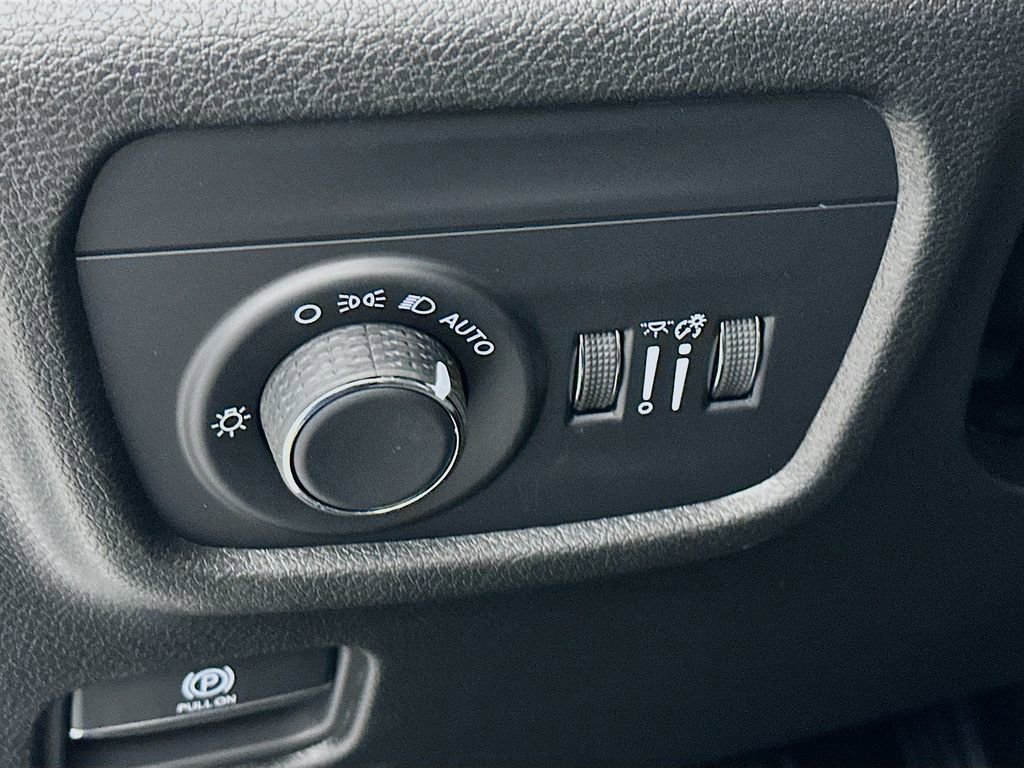 New 2025 Jeep Grand Cherokee L Altitude image 14