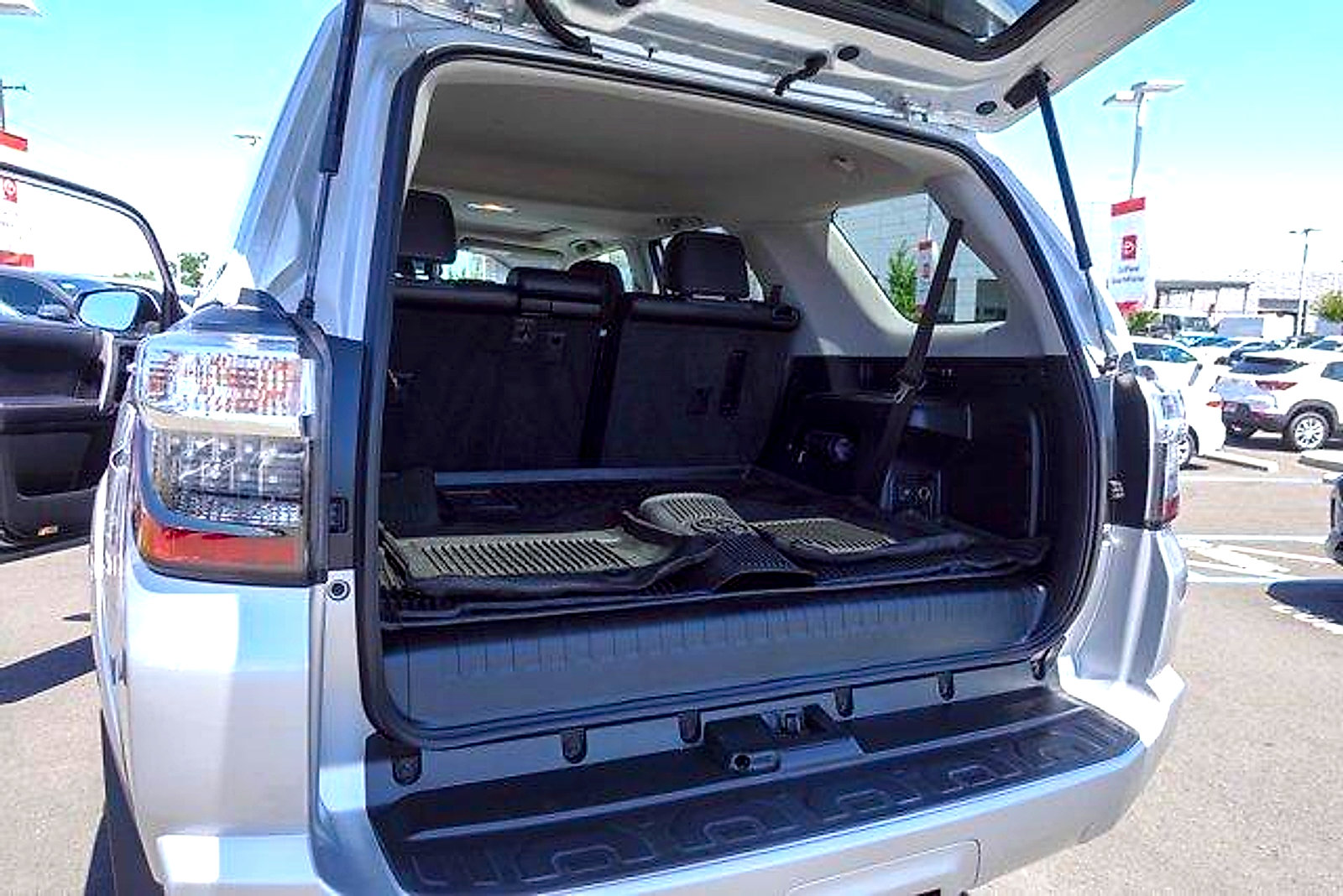 Used 2023 Toyota 4Runner SR5 Premium w/ Moonroof Package AWD/4WD image 25