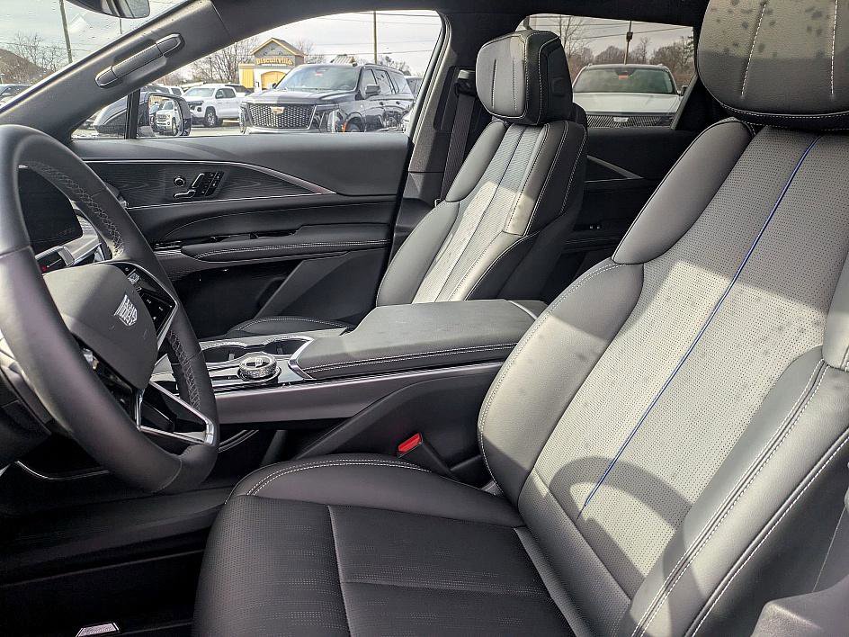 Certified 2025 Cadillac Lyriq Luxury image 11