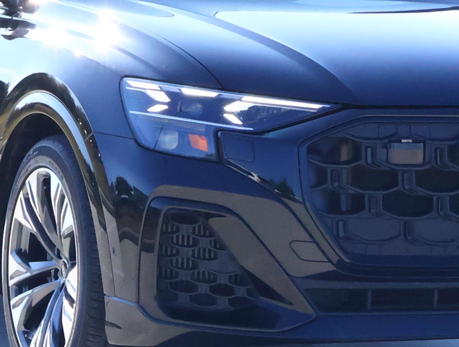 Used 2024 Audi Q8 Prestige w/ Prestige Package image 9