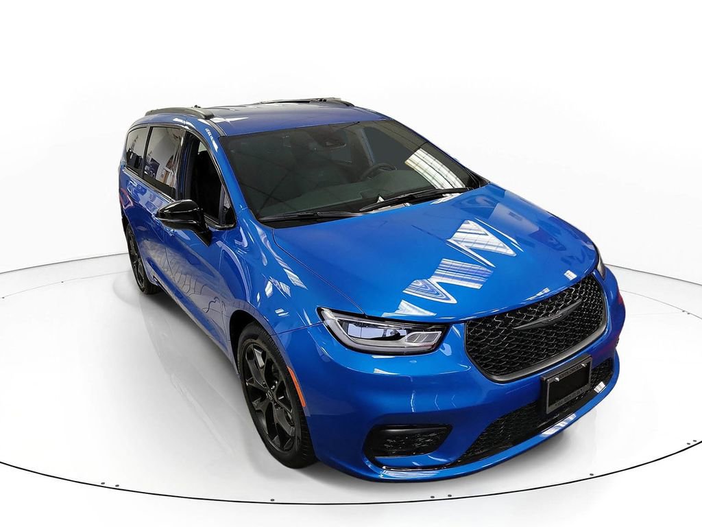 New 2026 Chrysler Pacifica Select w/ S Appearance Package image 4