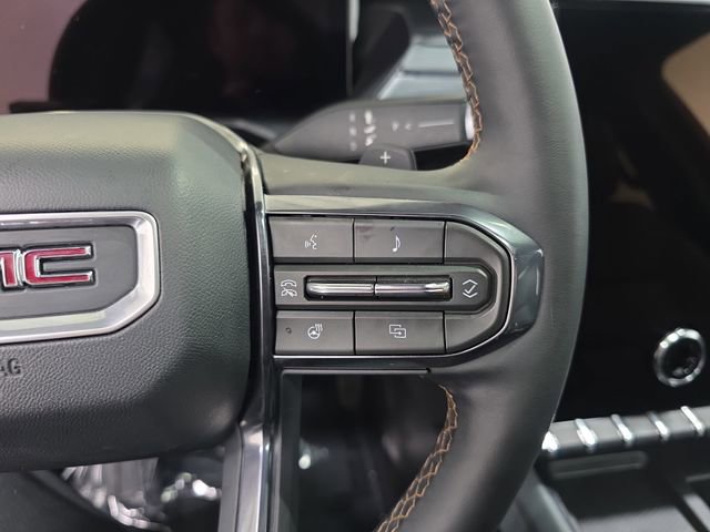 Used 2025 GMC Acadia AT4 w/ Luxury Package image 18