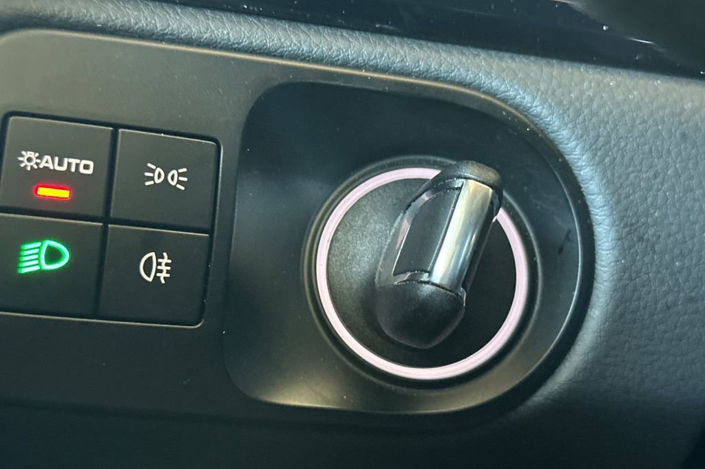 Used 2023 Porsche Cayenne image 28