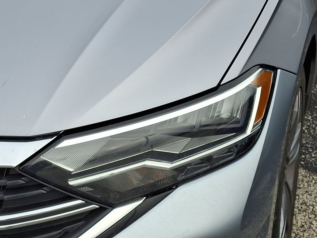 Used 2024 Volkswagen Jetta SE image 4