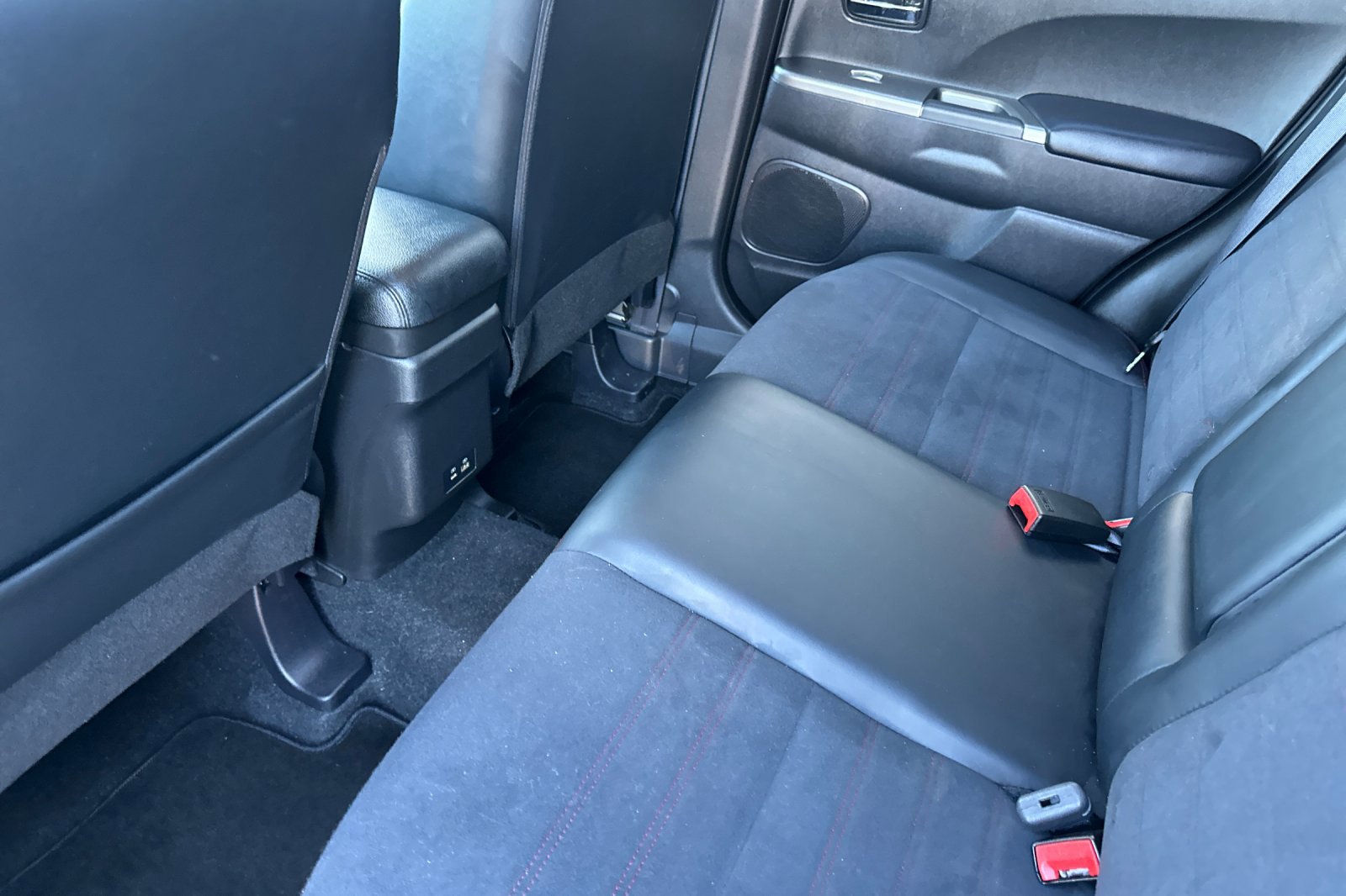 Used 2024 Mitsubishi Outlander Sport SE image 13