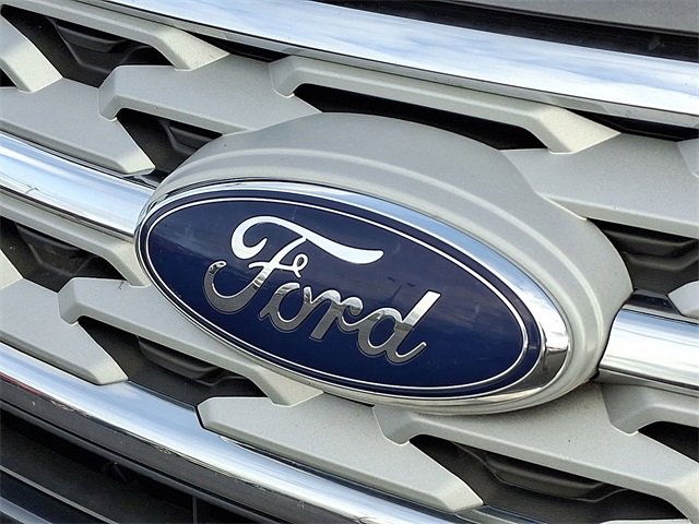 Used 2019 Ford Explorer XLT w/ Equipment Group 202A image 4