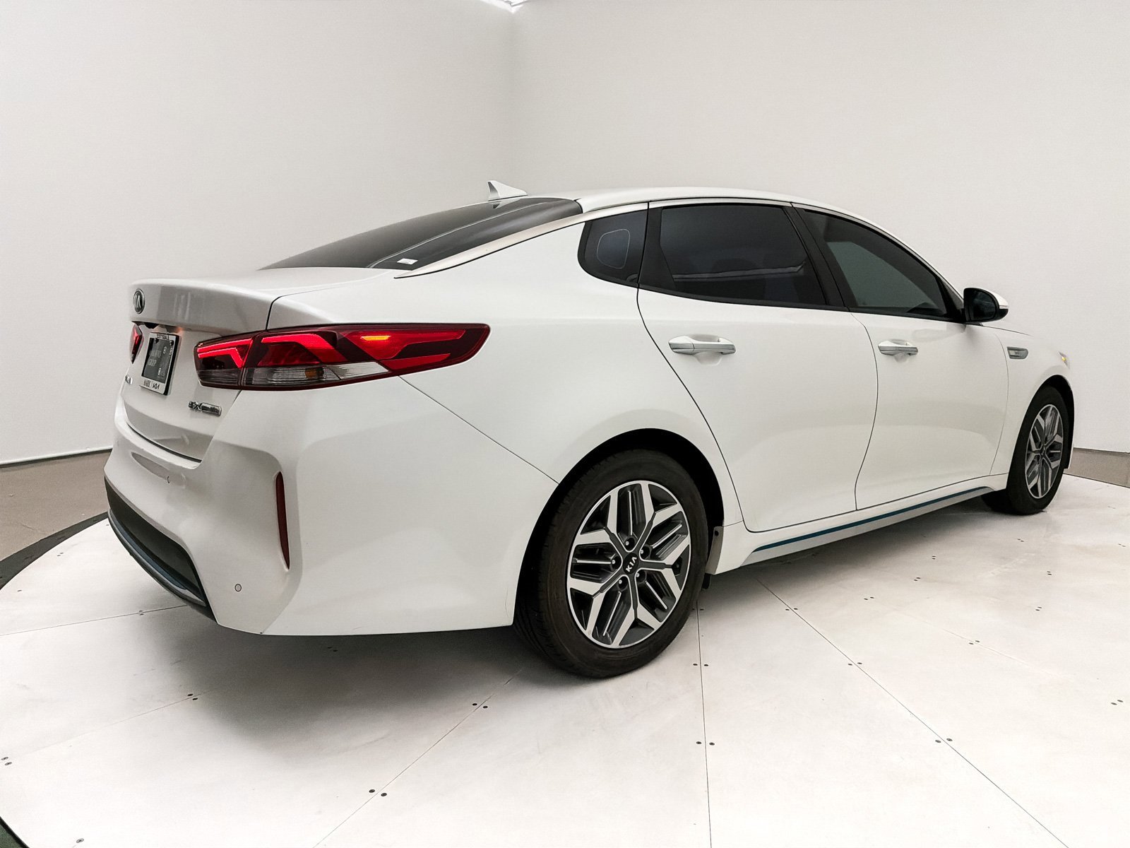 Used 2020 Kia Optima EX image 16