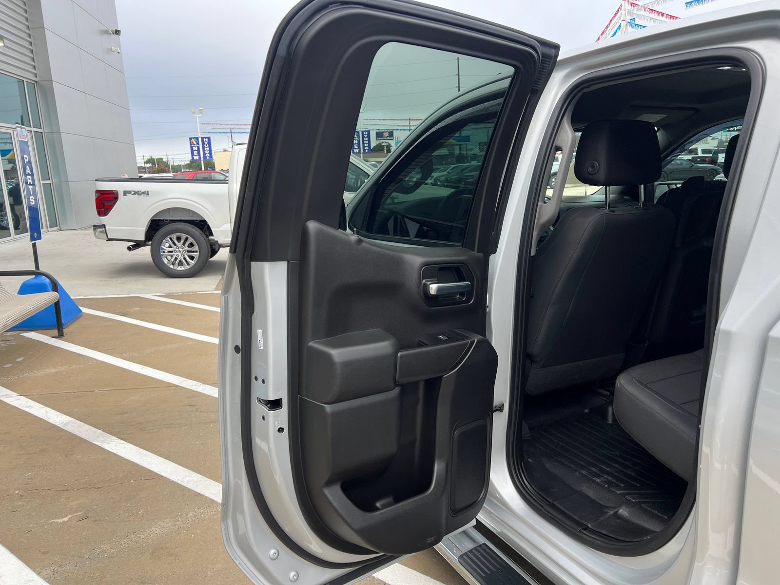 Used 2019 Chevrolet Silverado 1500 Custom w/ Custom Convenience Package AWD/4WD image 12