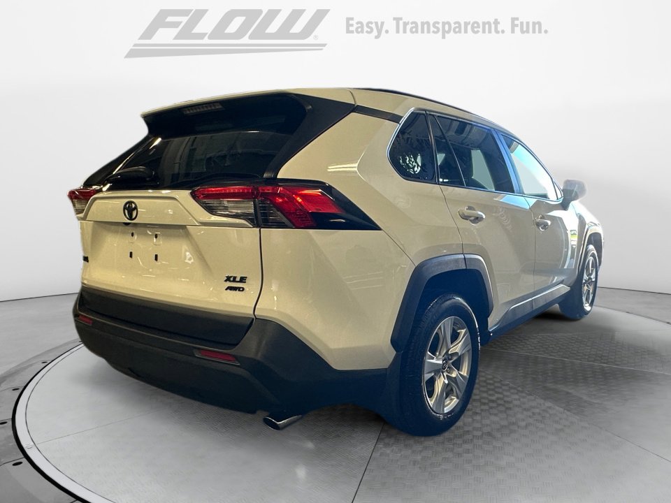 Used 2019 Toyota RAV4 XLE AWD/4WD image 8