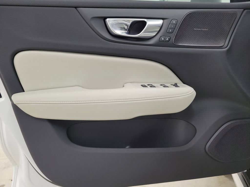 New 2026 Volvo V60 B5 Cross Country Ultra w/ Protection Package Premier AWD/4WD image 21