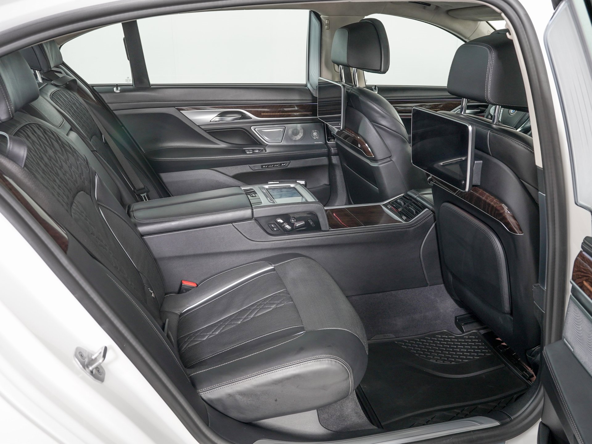 Used 2022 BMW 750i xDrive image 10