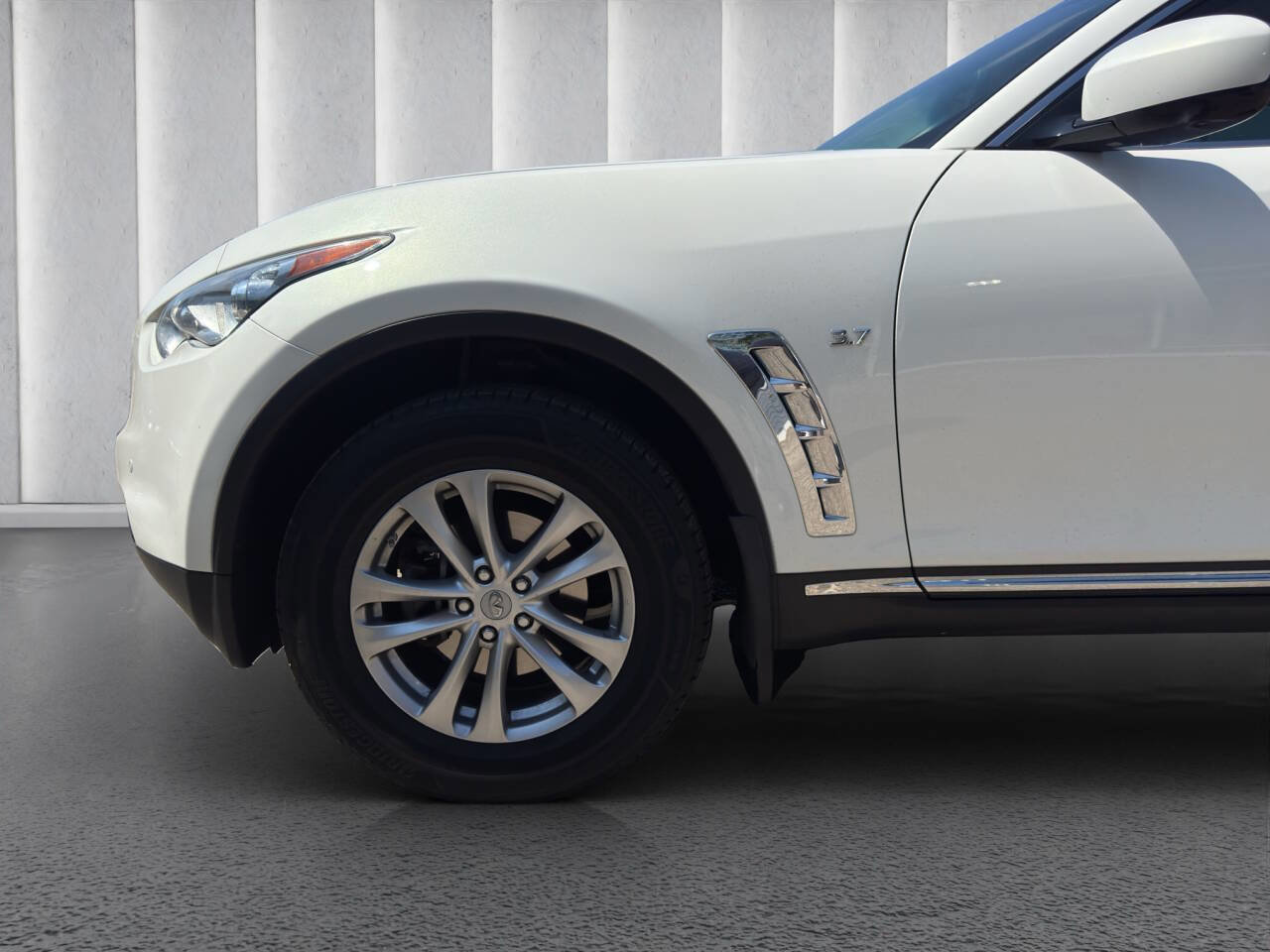 Used 2016 INFINITI QX70 AWD w/ Premium Package image 19
