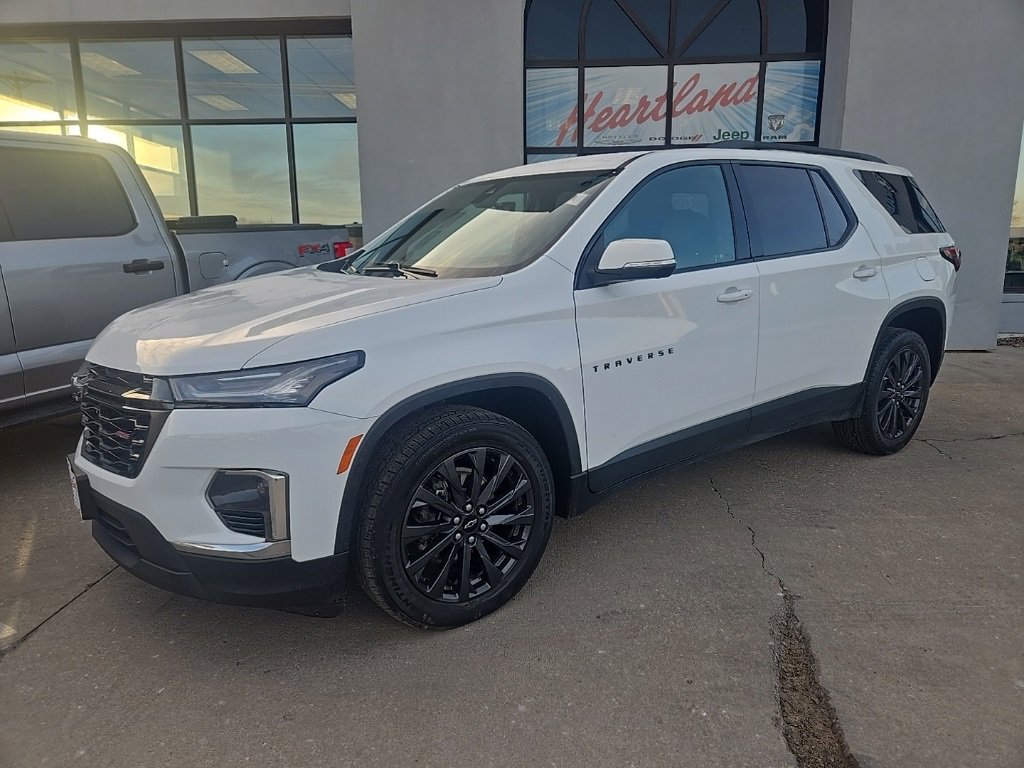 Used 2022 Chevrolet Traverse RS image 3