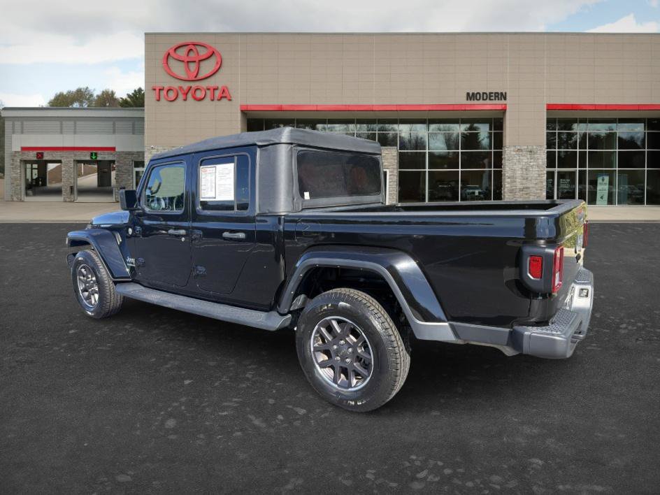 Used 2023 Jeep Gladiator Overland w/ Cold Weather Group AWD/4WD image 9