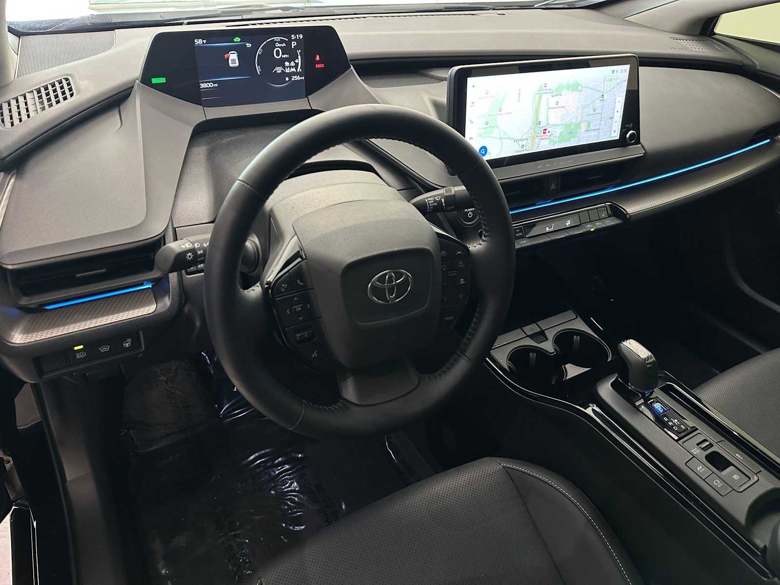 Used 2025 Toyota Prius XLE AWD/4WD image 2