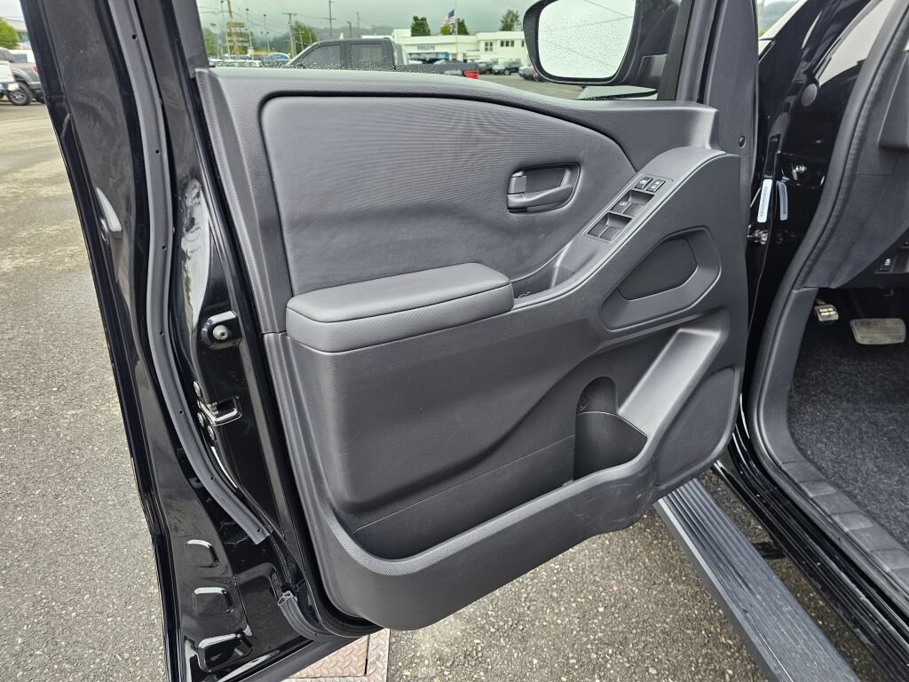Used 2022 Nissan Frontier S AWD/4WD image 15