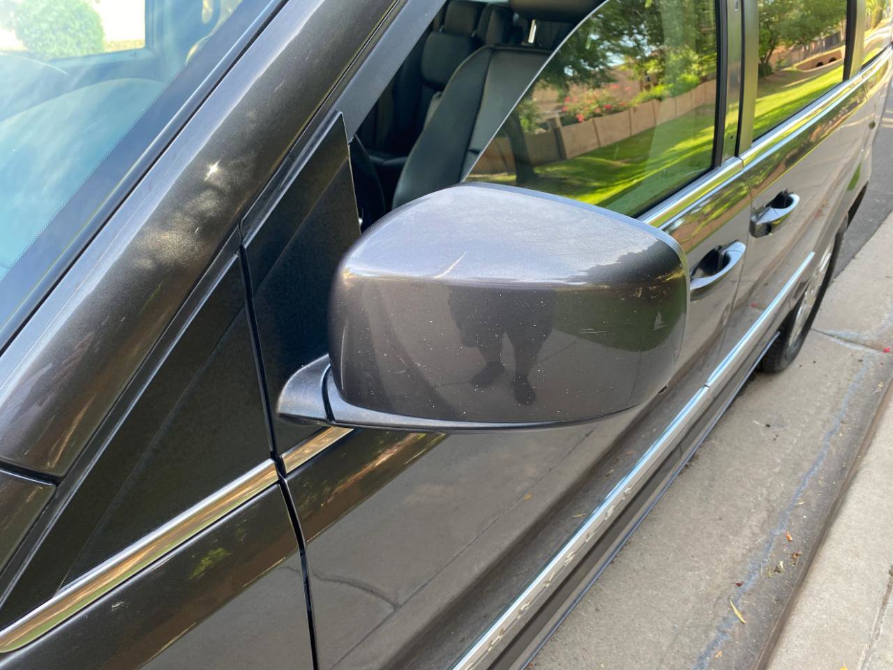 Used 2016 Chrysler Town & Country Touring FWD image 17