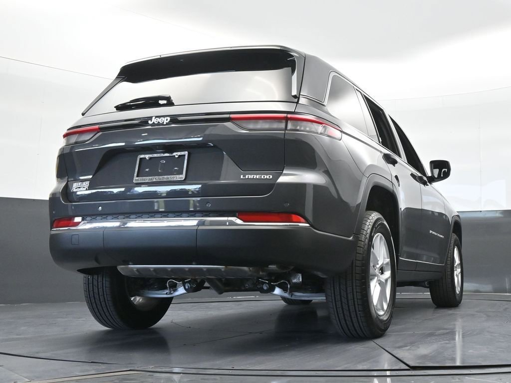 Used 2025 Jeep Grand Cherokee Laredo X RWD image 57