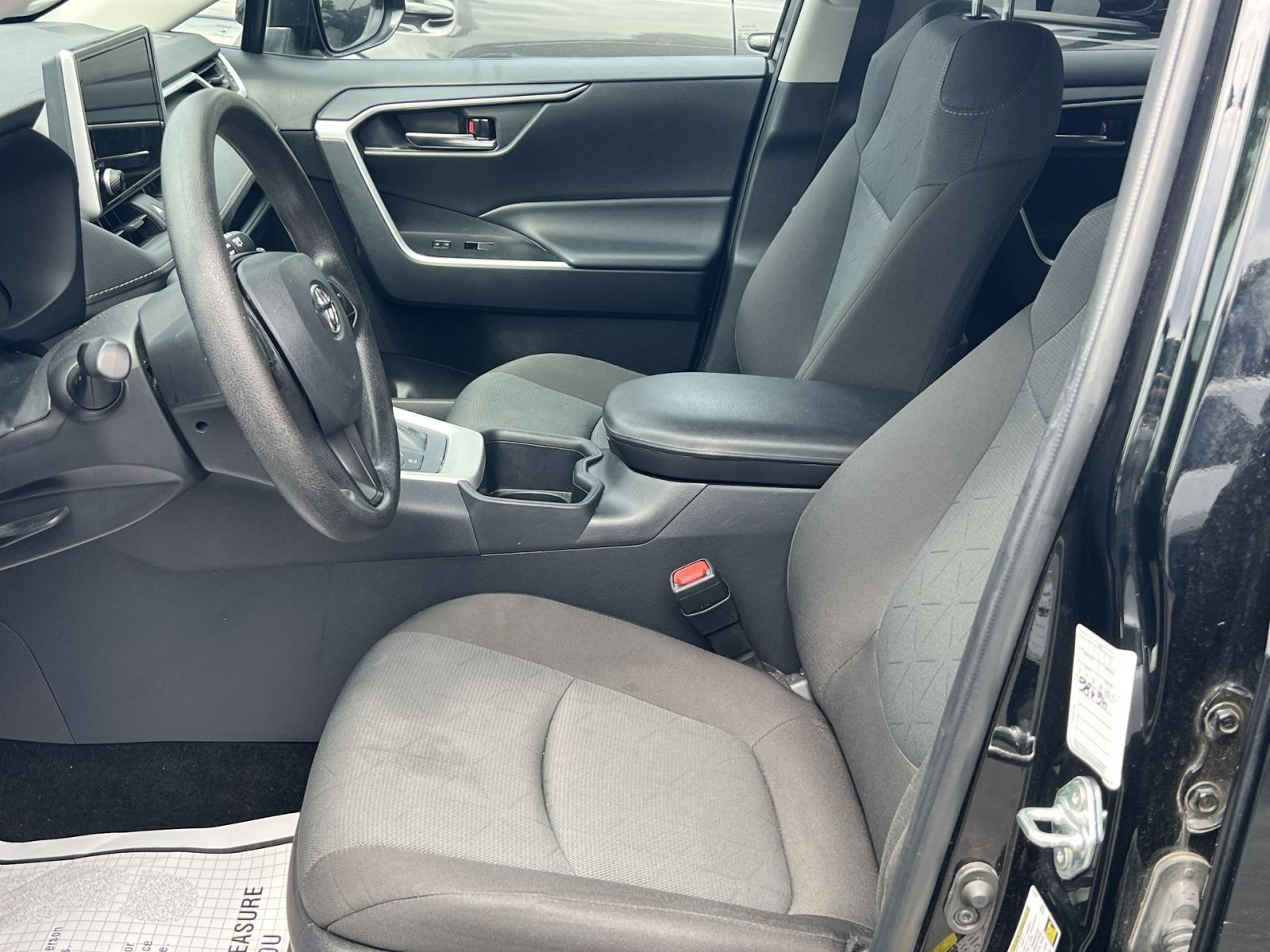Used 2025 Toyota RAV4 XLE AWD/4WD image 12