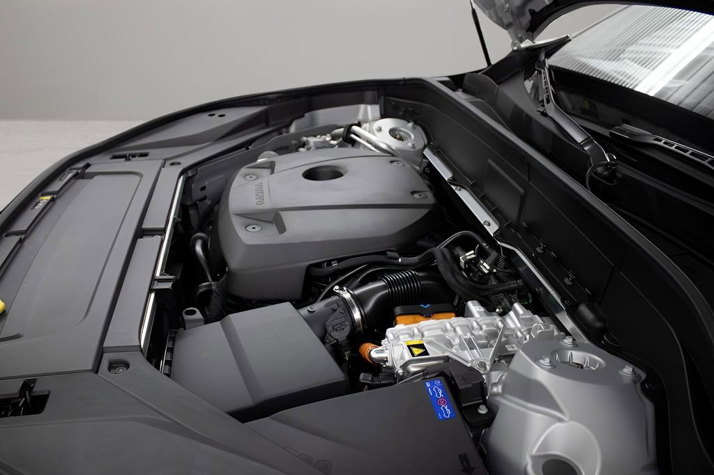 Certified 2025 Volvo XC90 T8 Plus w/ Protection Package Premier image 18