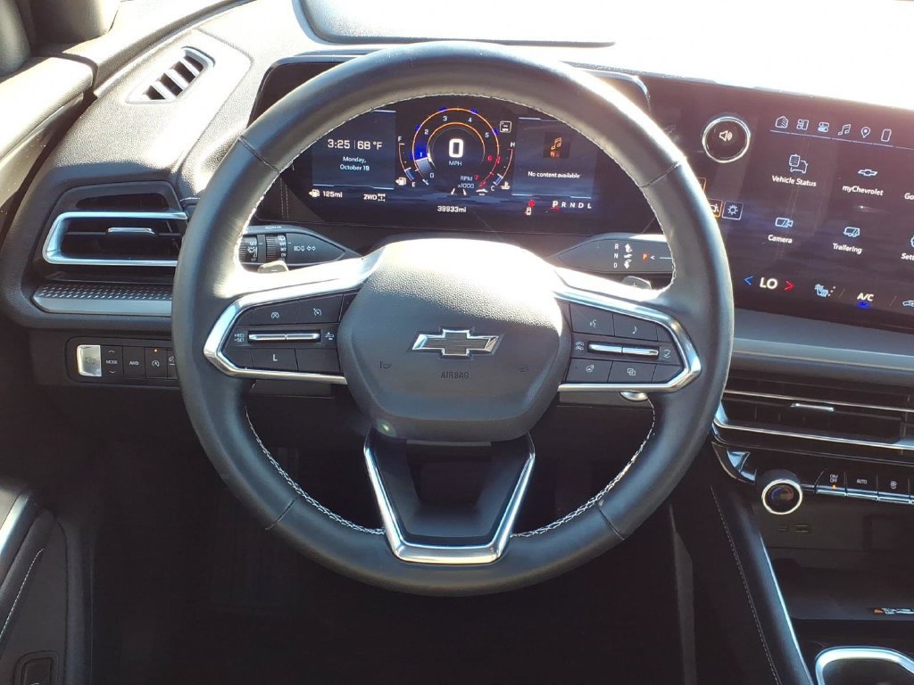 Used 2025 Chevrolet Traverse LT w/ Midnight/Sport Edition AWD/4WD image 13
