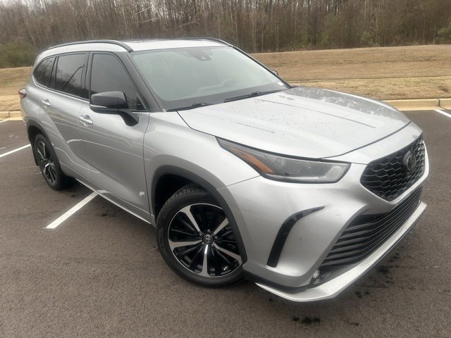 Used 2021 Toyota Highlander XSE image 2