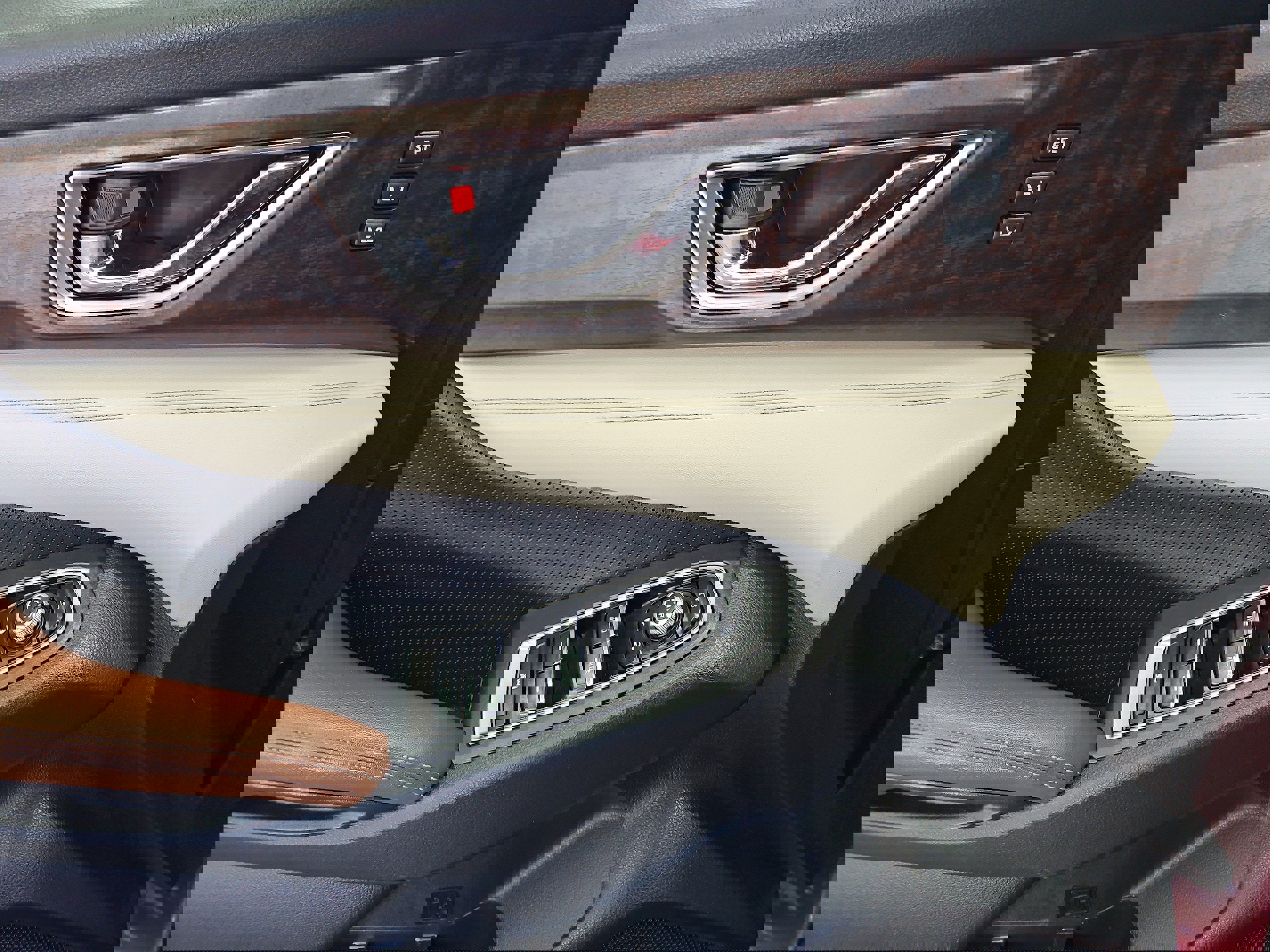 Used 2020 Subaru Ascent Touring w/ Popular Package #2 image 8