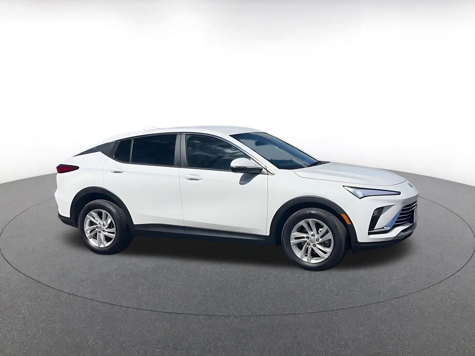 Used 2025 Buick Envista Preferred image 2