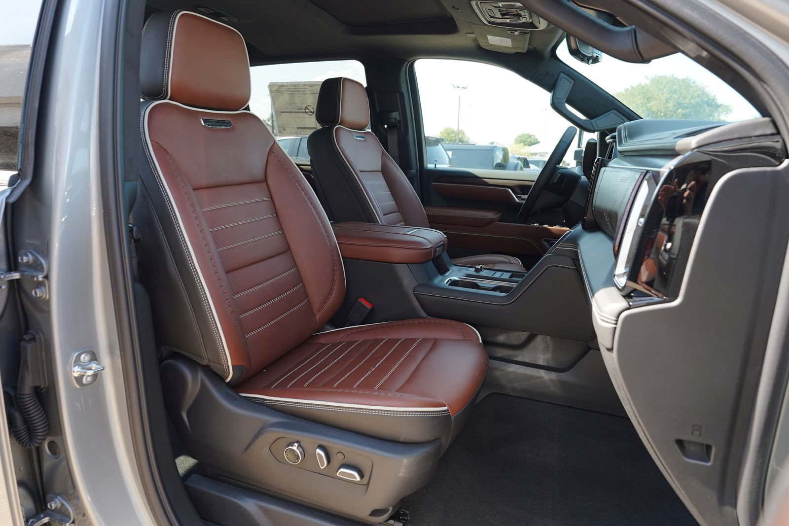 New 2026 GMC Sierra 3500 Denali Ultimate AWD/4WD image 25