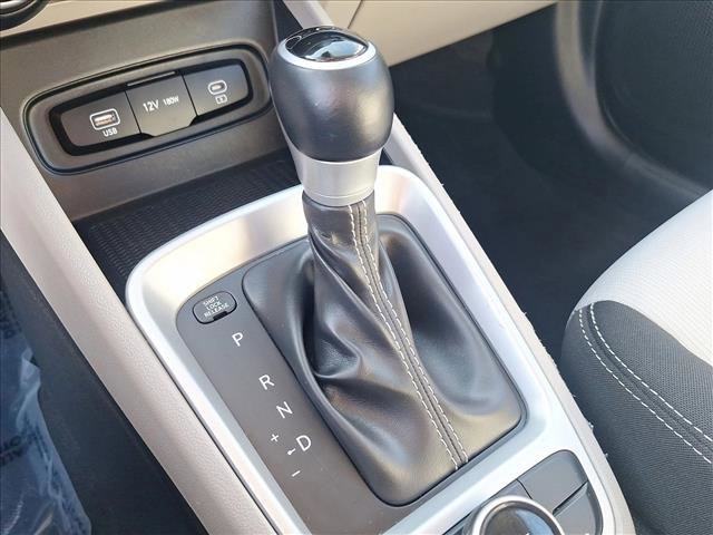 Used 2025 Hyundai Venue SEL image 12