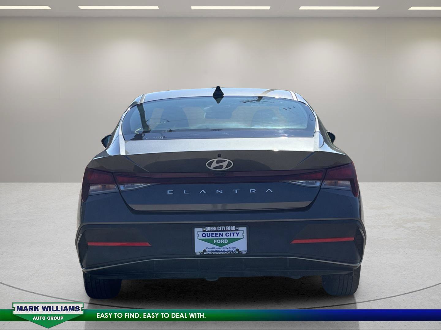 Used 2025 Hyundai Elantra SE w/ Cargo Package FWD image 4