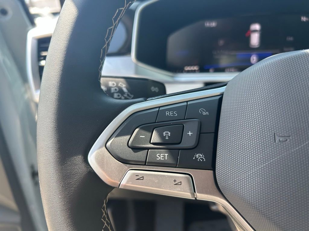Certified 2025 Volkswagen Taos SE w/ Panoramic Sunroof Package FWD image 19