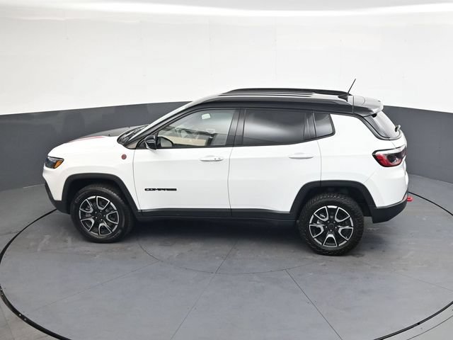 Used 2025 Jeep Compass Trailhawk AWD/4WD image 27