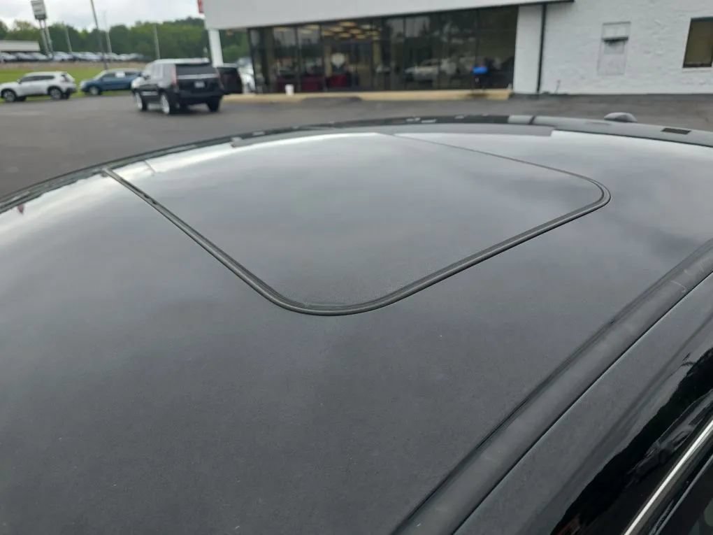 Used 2019 Nissan Sentra SV w/ Special Edition Package FWD image 13