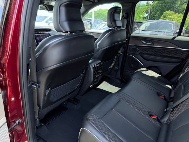 Used 2025 Jeep Grand Cherokee Summit AWD/4WD image 24