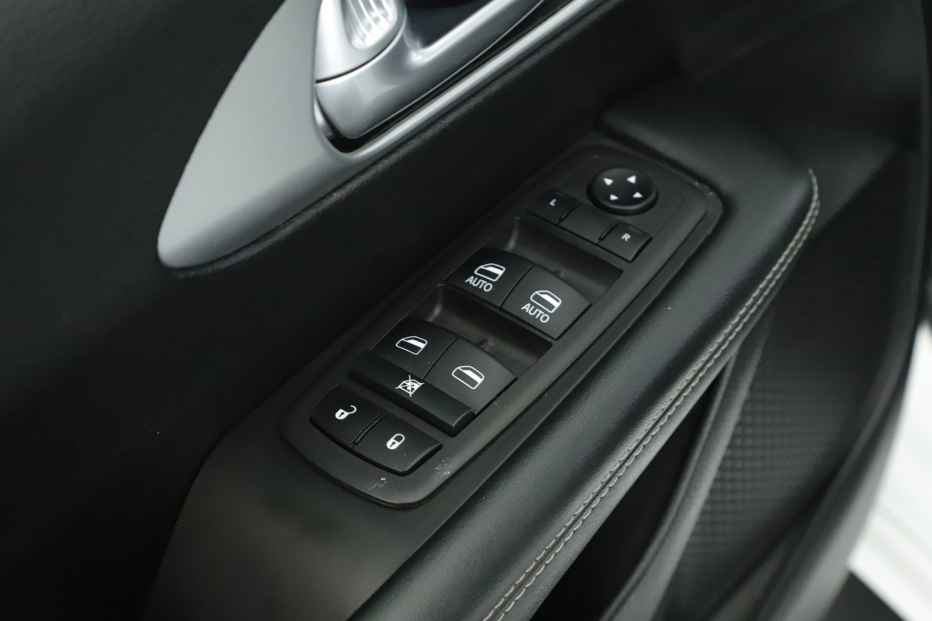 Used 2023 Chrysler Pacifica Touring-L w/ S Appearance Package image 6