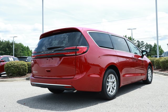 New 2027 Chrysler Pacifica Select FWD image 6