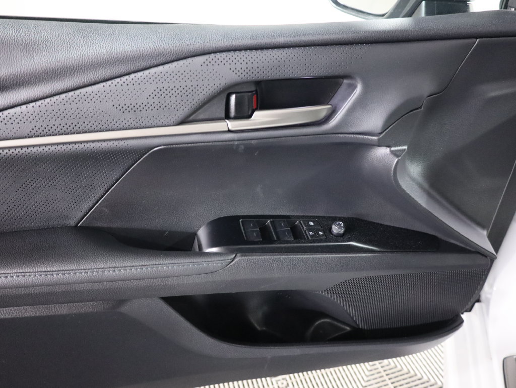 Used 2025 Toyota Camry XSE FWD image 17