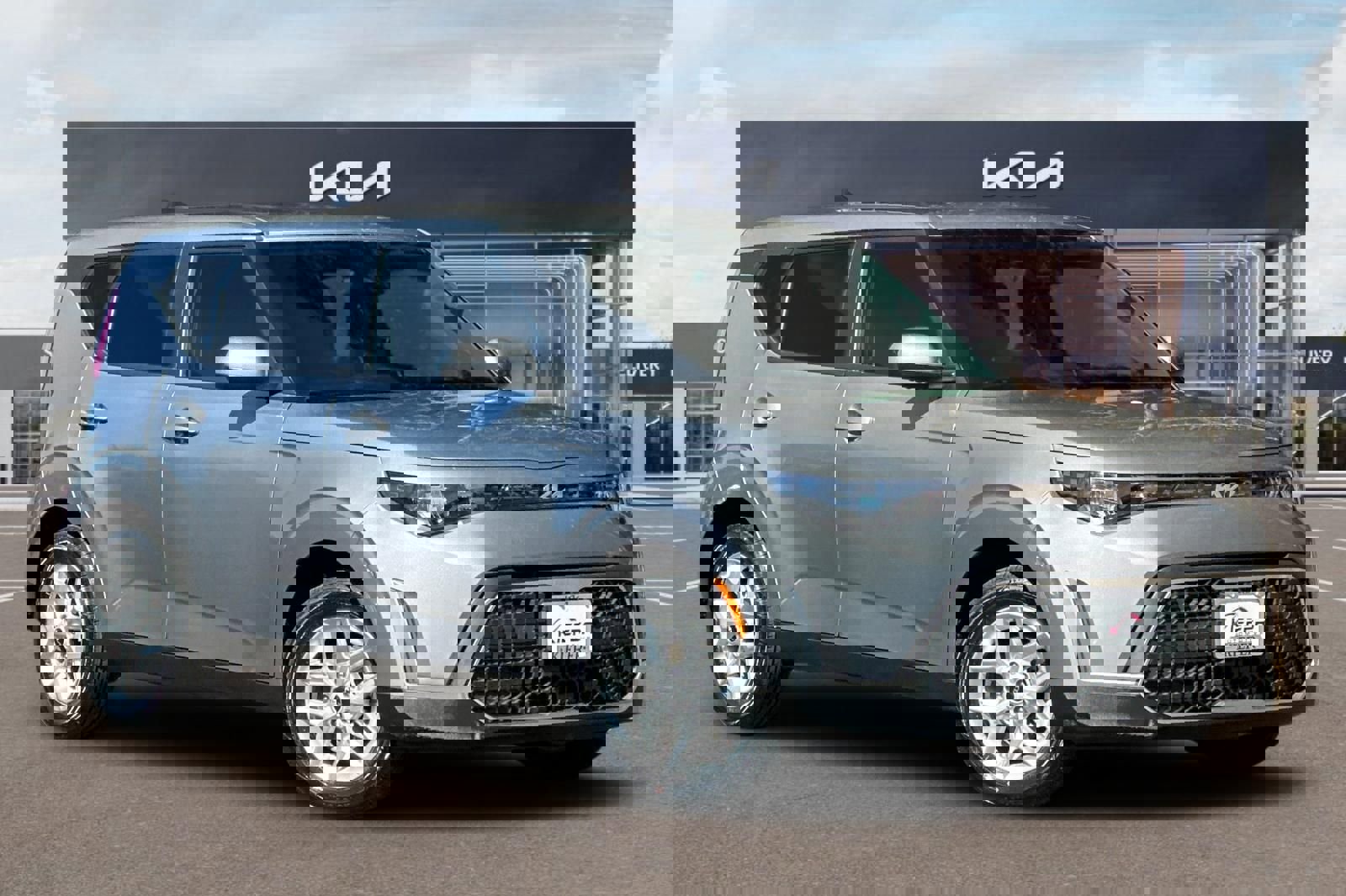 Used 2025 Kia Soul LX w/ LX Technology Package image 2