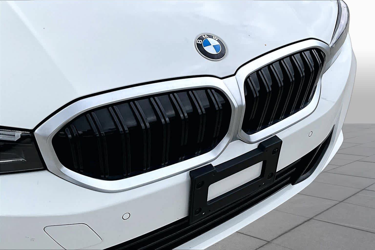 Used 2024 BMW 330i Sedan w/ Premium Package RWD image 29
