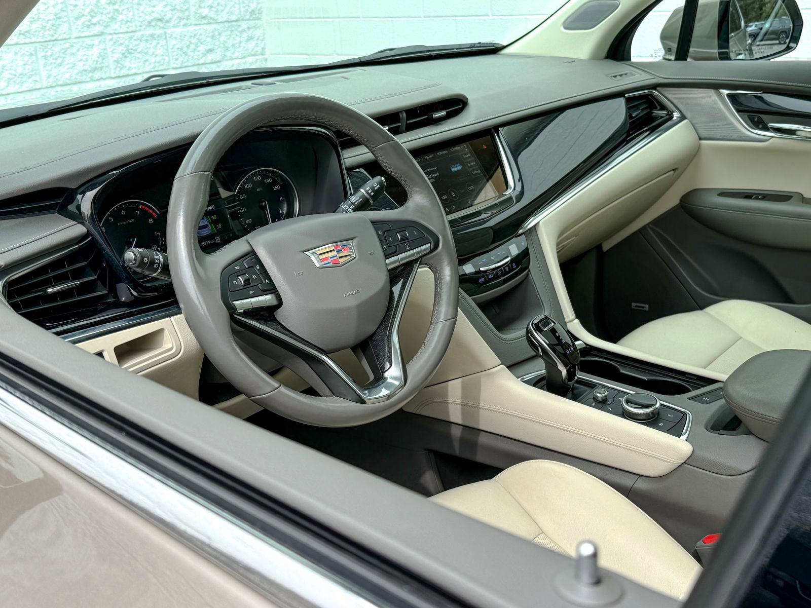 Certified 2022 Cadillac XT6 Premium Luxury image 15