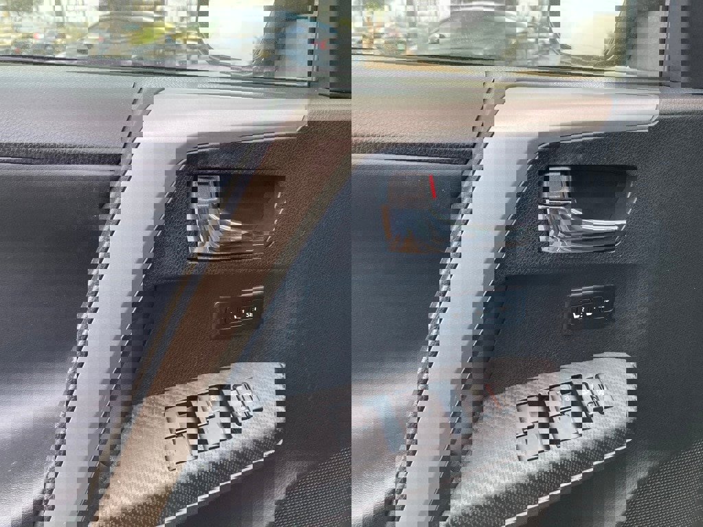 Used 2015 Toyota RAV4 Limited w/ Technology Package image 12