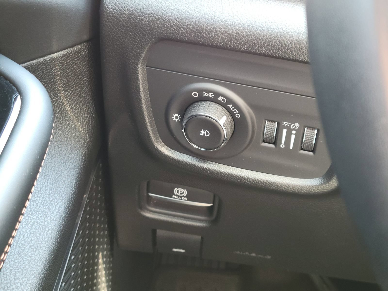 Used 2023 Jeep Grand Cherokee Summit w/ Adv Protech Group IV AWD/4WD image 14