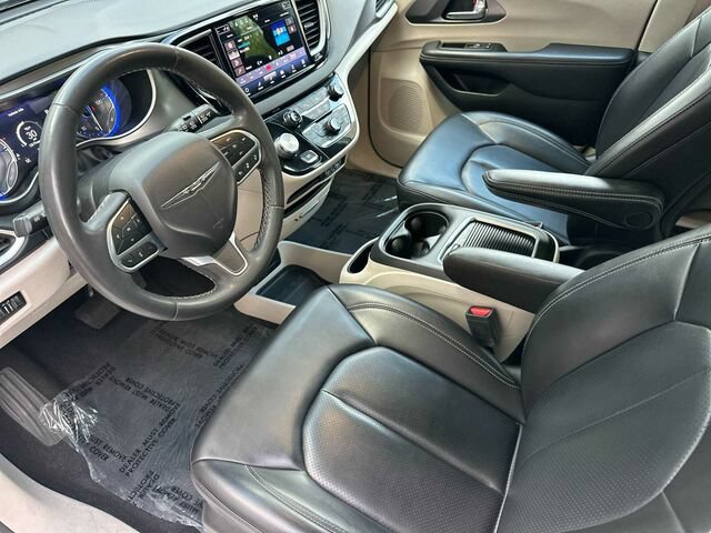 Used 2023 Chrysler Pacifica Touring-L FWD image 10