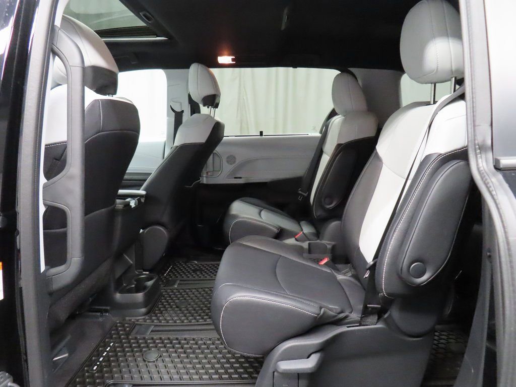 Used 2025 Toyota Sienna XSE image 10