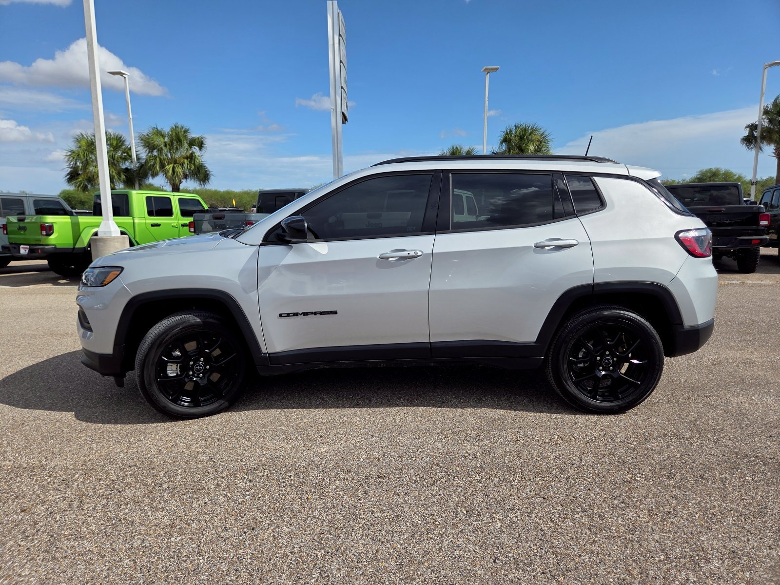 New 2026 Jeep Compass Latitude AWD/4WD image 4
