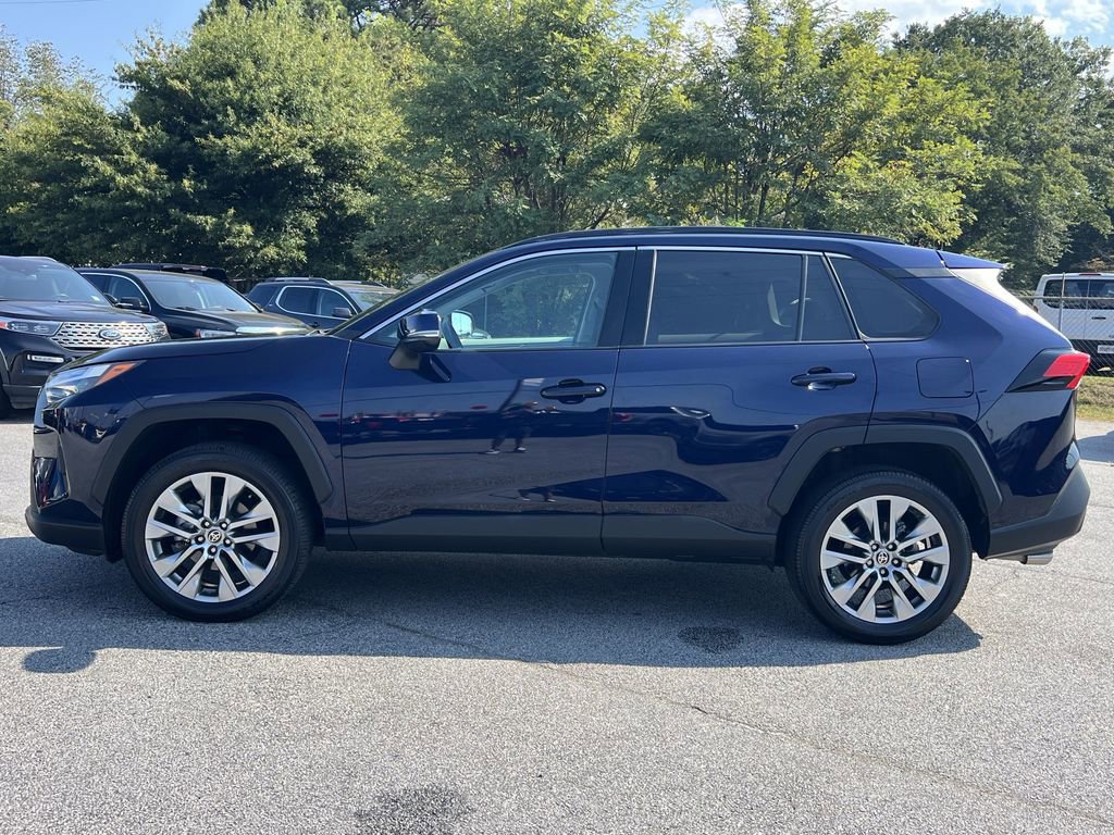 Used 2022 Toyota RAV4 XLE Premium image 2